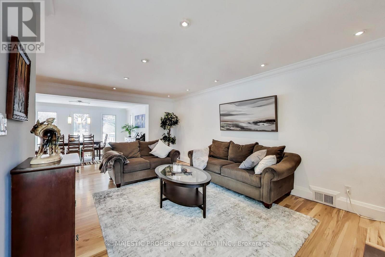 42 Abinger Crescent, Toronto, Ontario  M9B 2Y6 - Photo 5 - W12816560