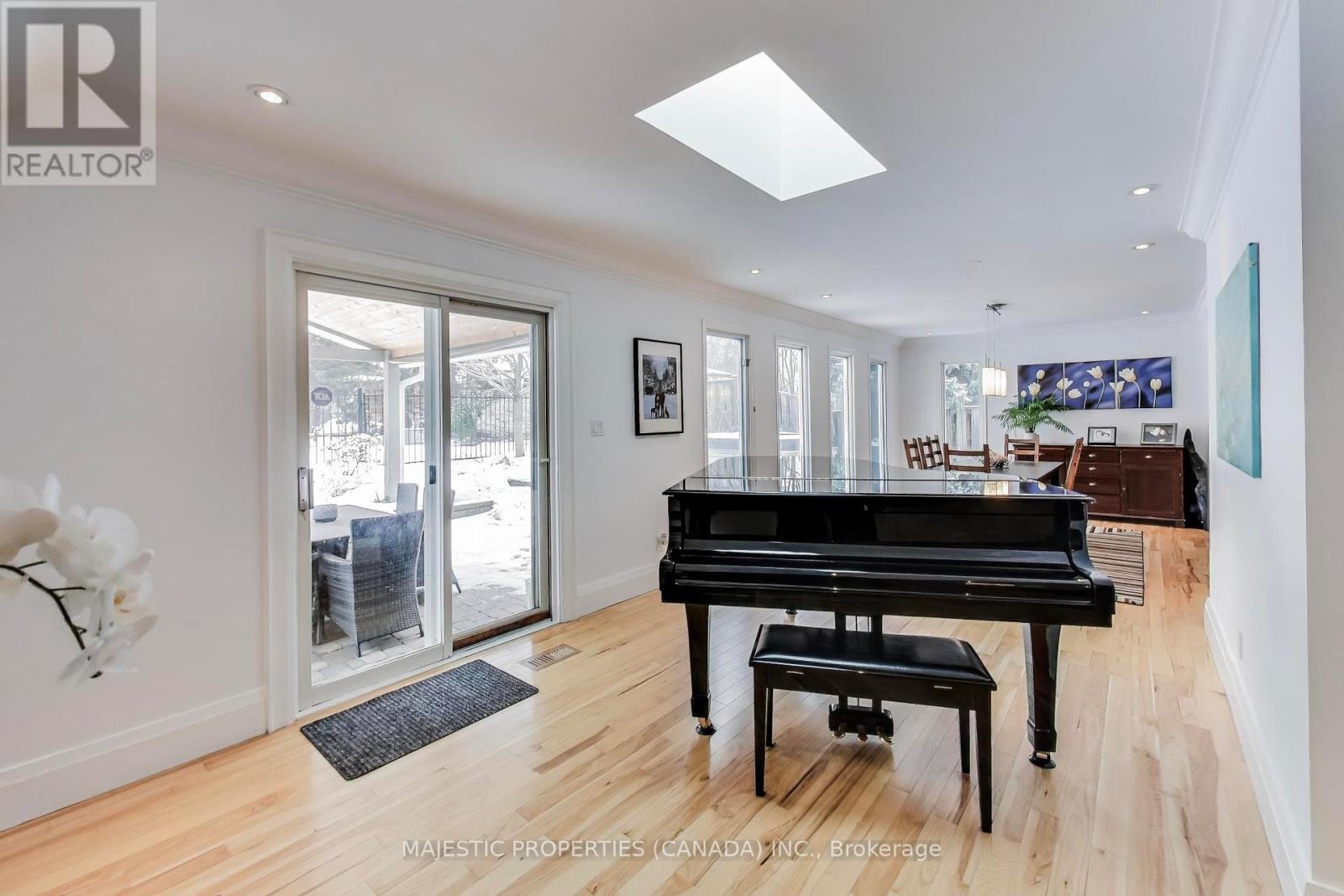 42 Abinger Crescent, Toronto, Ontario  M9B 2Y6 - Photo 9 - W12816560