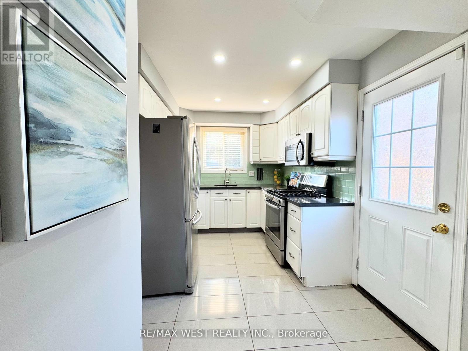 1342 Roylen Road, Oakville, Ontario  L6H 1V4 - Photo 11 - W12816576