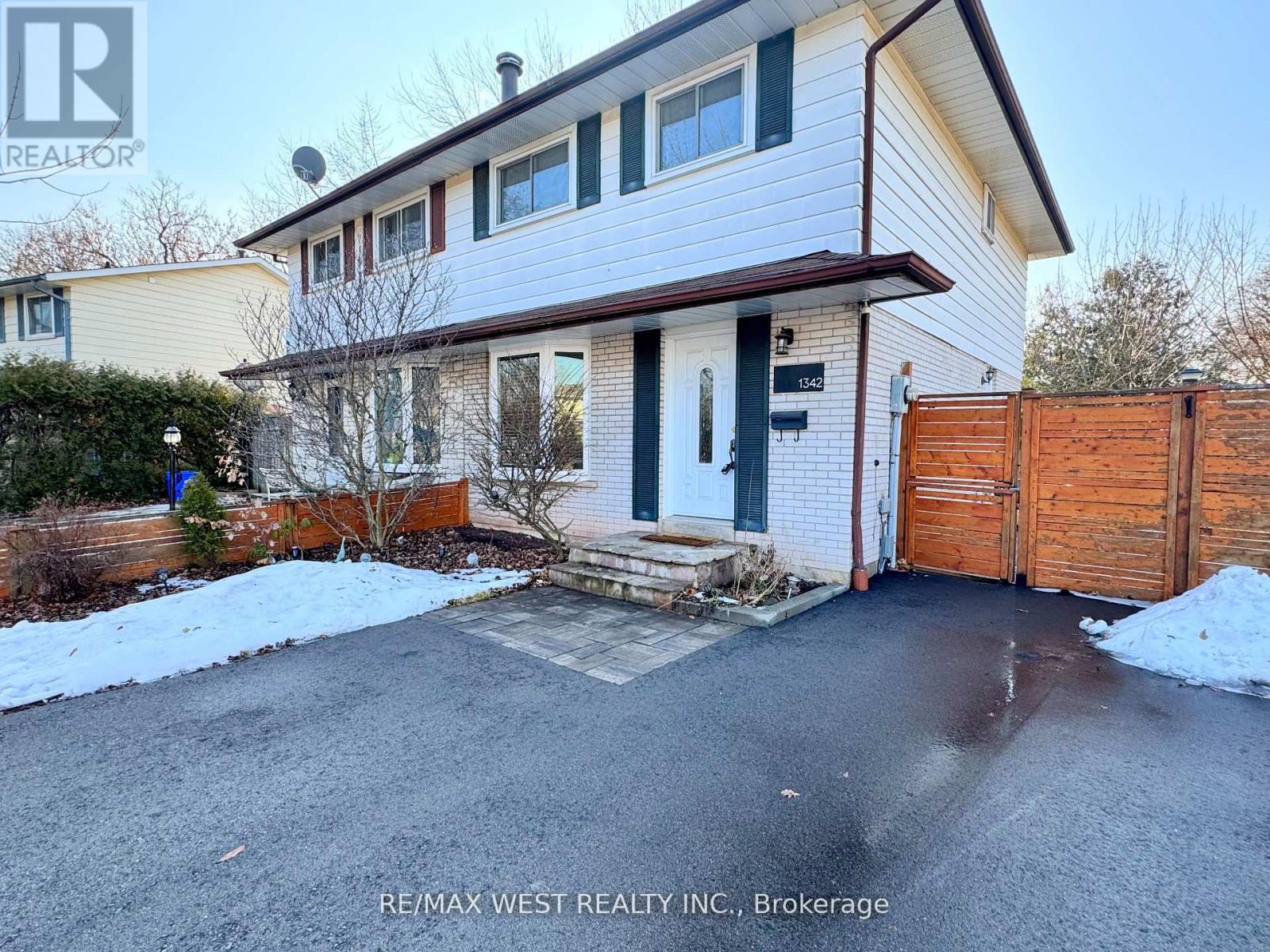 1342 Roylen Road, Oakville, Ontario  L6H 1V4 - Photo 2 - W12816576