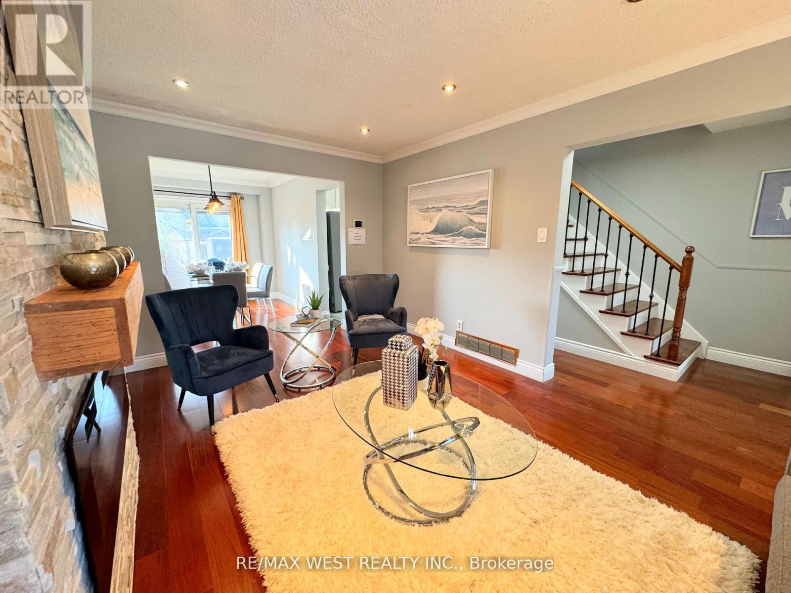 1342 Roylen Road, Oakville, Ontario  L6H 1V4 - Photo 6 - W12816576