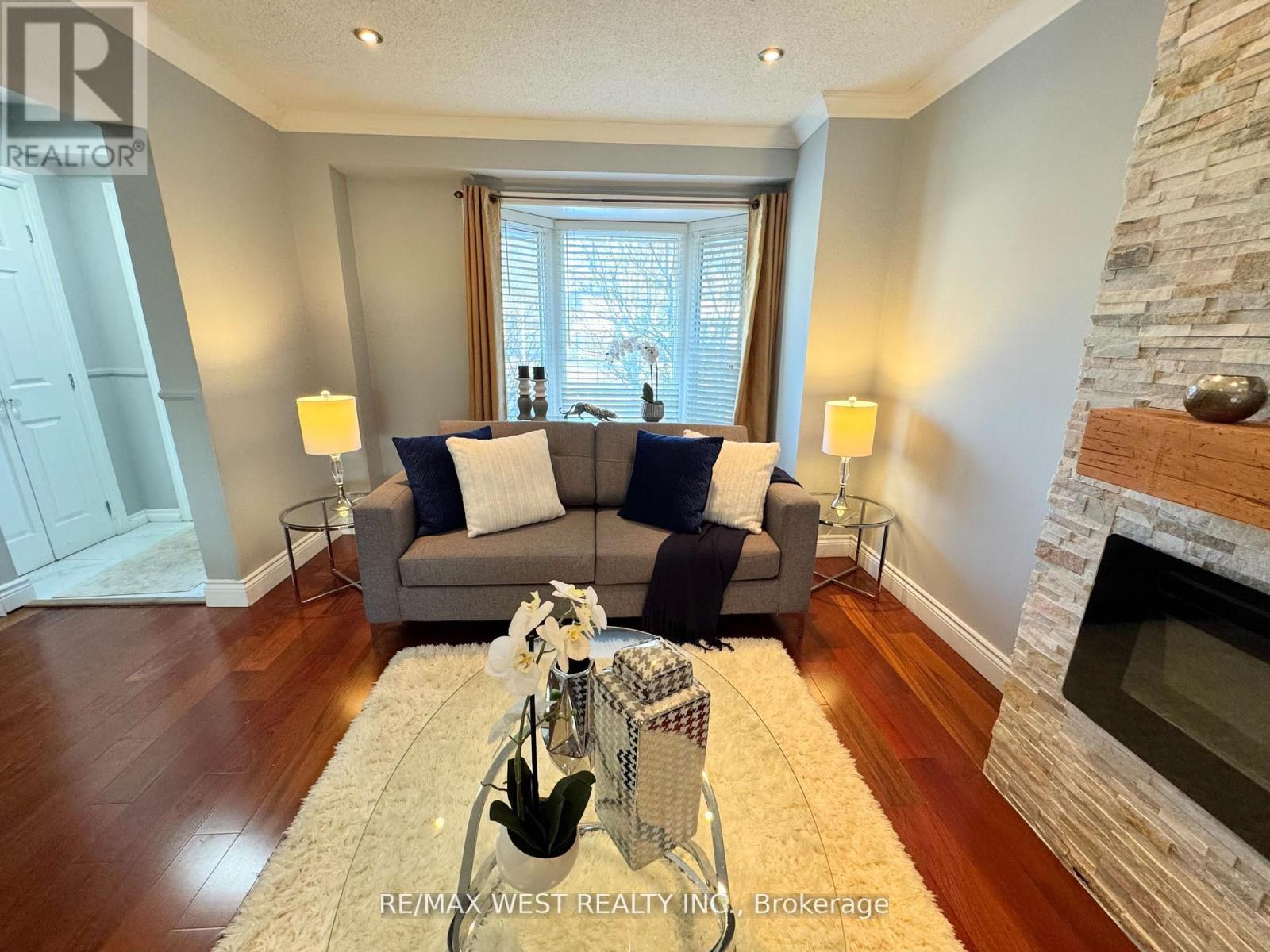 1342 Roylen Road, Oakville, Ontario  L6H 1V4 - Photo 7 - W12816576