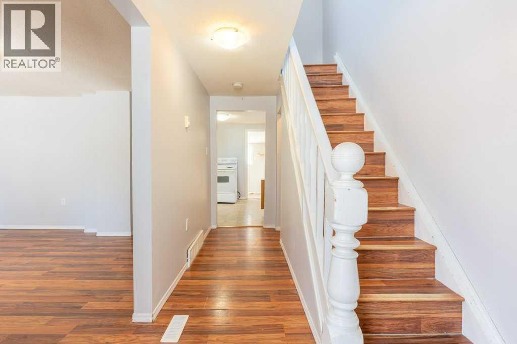 510b Ash Avenue Se, Medicine Hat, Alberta  T1A 3B5 - Photo 3 - A2288034