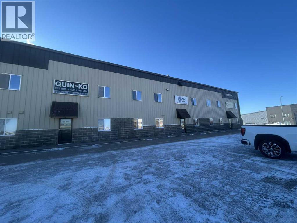 102, 201 Clearview Drive, Rural Red Deer County, Alberta  T0M 1R0 - Photo 1 - A2288358