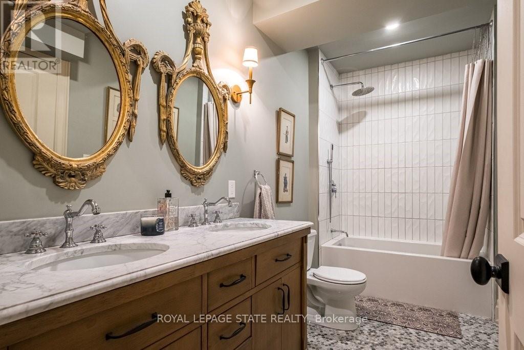 42 Melville Street, Hamilton, Ontario  L9H 1Z8 - Photo 31 - X12816388