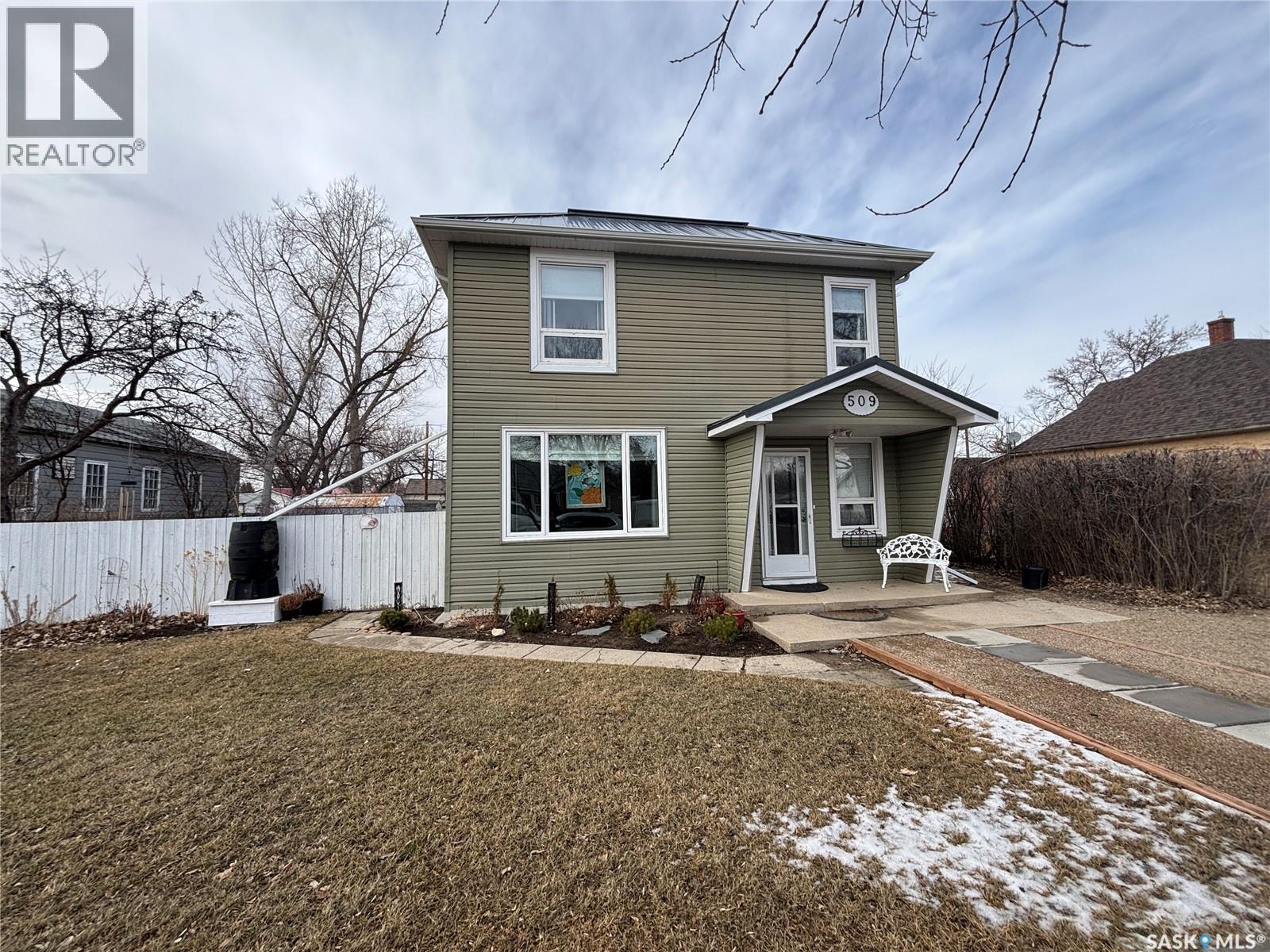 509 Harder Street, Maple Creek, Saskatchewan  S0N 1N0 - Photo 3 - SK029085