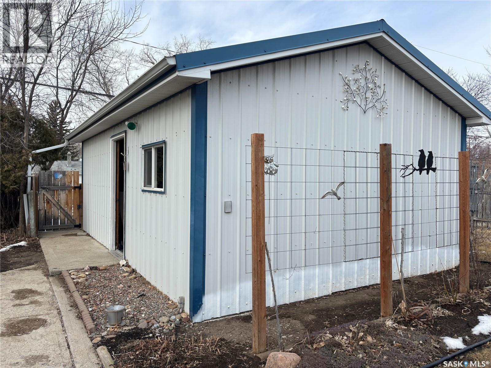 509 Harder Street, Maple Creek, Saskatchewan  S0N 1N0 - Photo 6 - SK029085