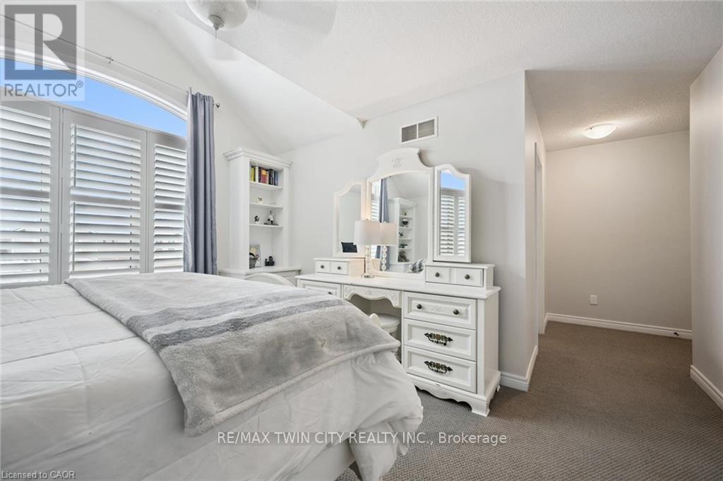 42 Fischer Court, Kitchener, Ontario  N2P 2V9 - Photo 30 - X12816400