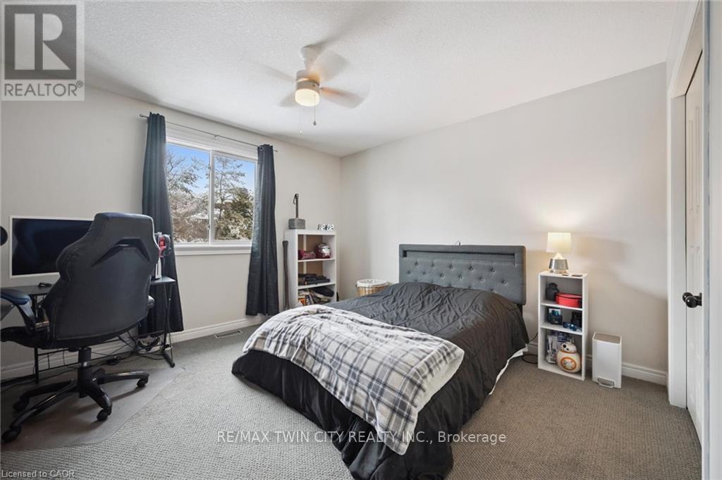 42 Fischer Court, Kitchener, Ontario  N2P 2V9 - Photo 32 - X12816400