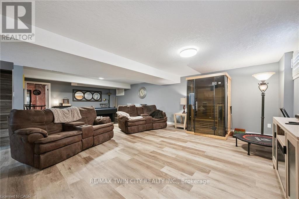 42 Fischer Court, Kitchener, Ontario  N2P 2V9 - Photo 36 - X12816400