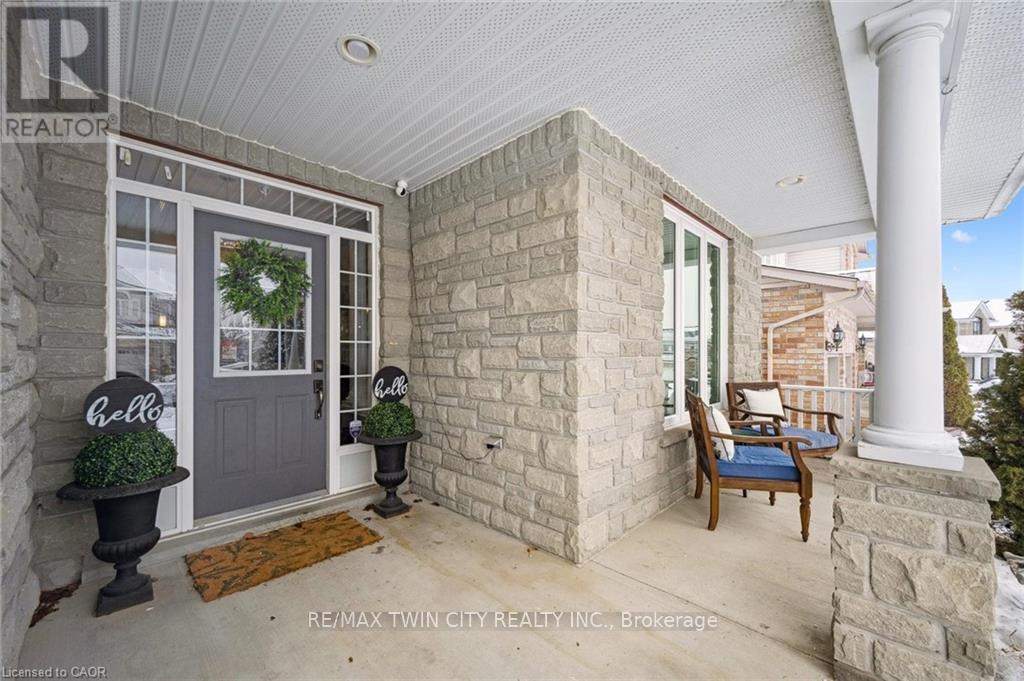 42 Fischer Court, Kitchener, Ontario  N2P 2V9 - Photo 4 - X12816400