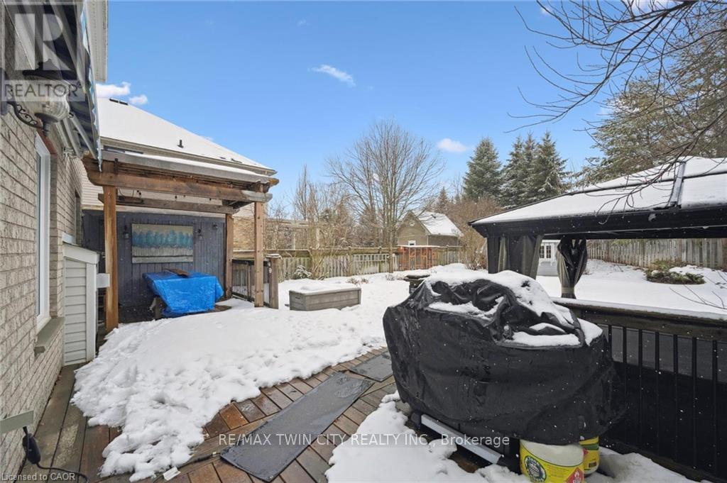 42 Fischer Court, Kitchener, Ontario  N2P 2V9 - Photo 43 - X12816400