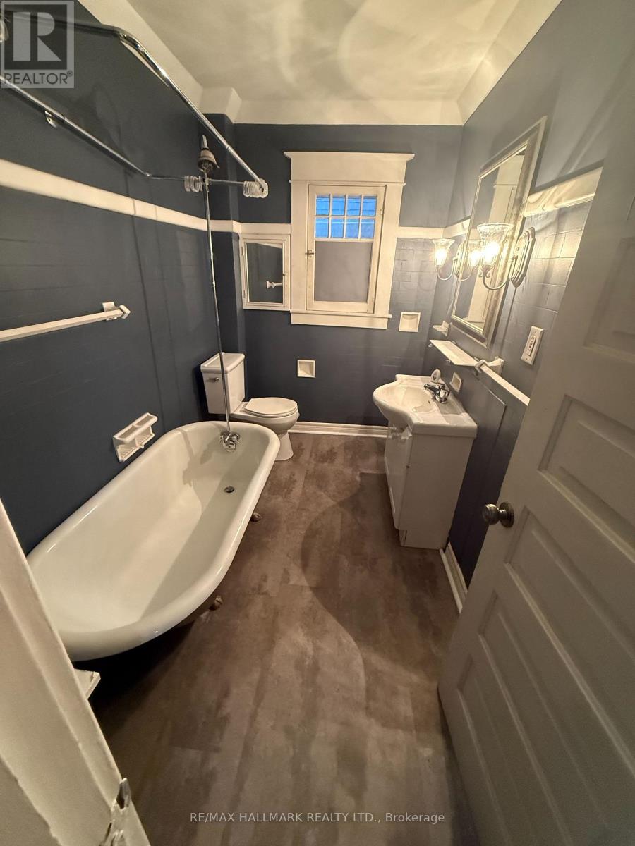 Upper - 46 Grove Street, Welland, Ontario  L3B 4B4 - Photo 4 - X12816442