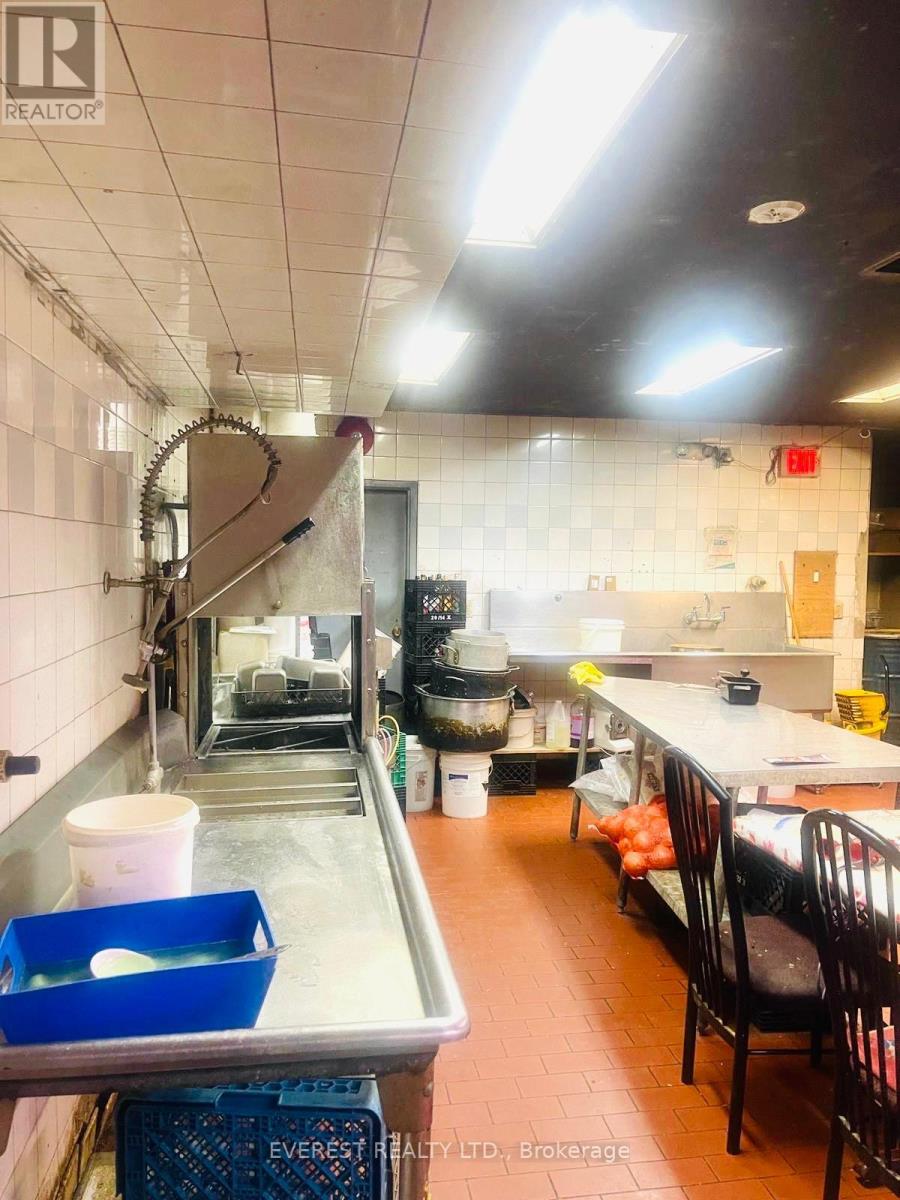 105 Macdonell Street, Guelph, Ontario  N1H 2Z7 - Photo 4 - X12816578