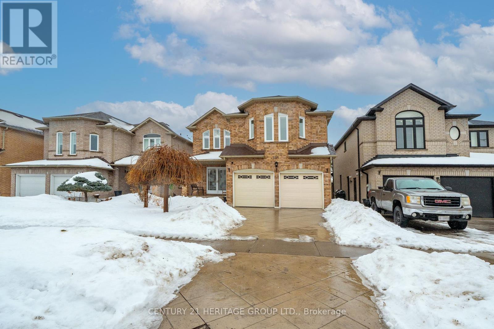 2211 Old Rutherford Road, Vaughan, Ontario  L6A 1Z7 - Photo 2 - N12816530
