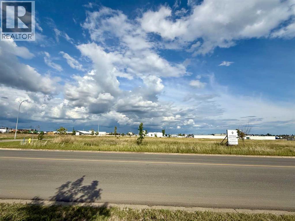 10105 130 Avenue, Grande Prairie, Alberta  T8V 8L6 - Photo 2 - A2247318