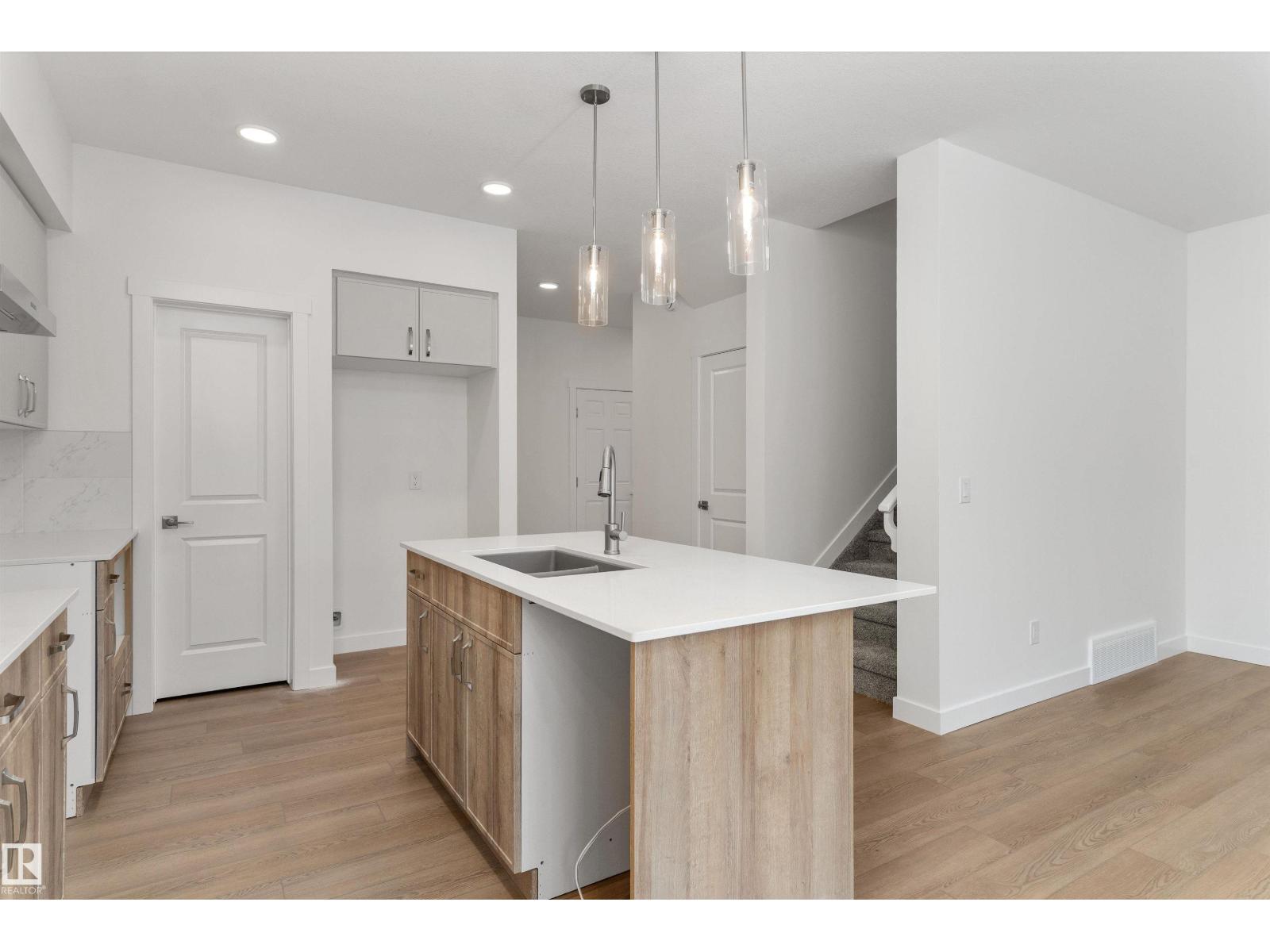 919 19 Av Nw, Edmonton, Alberta  T6T 2X4 - Photo 9 - E4471654