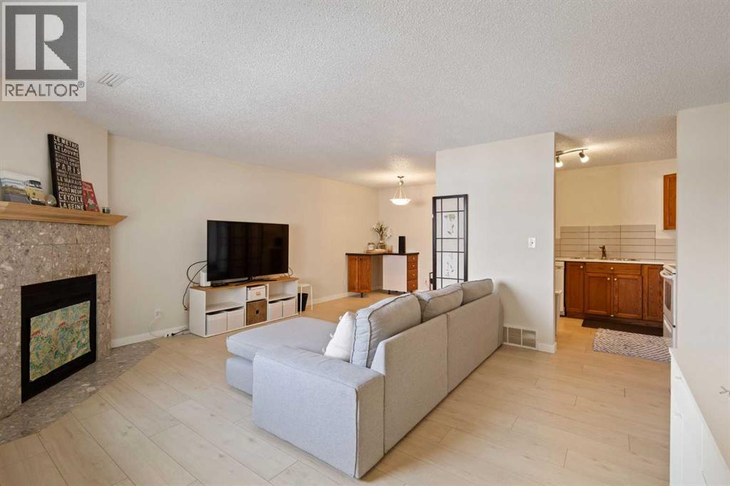 11027 24 Street Sw, Calgary, Alberta  T2W 5K3 - Photo 4 - A2288509