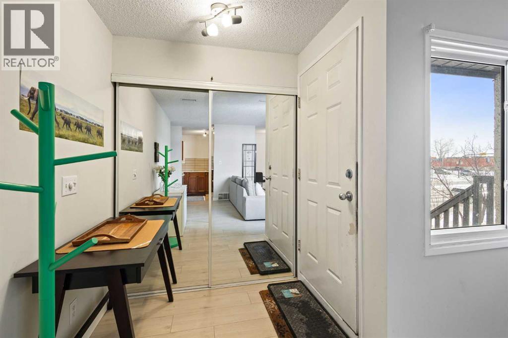 11027 24 Street Sw, Calgary, Alberta  T2W 5K3 - Photo 3 - A2288509