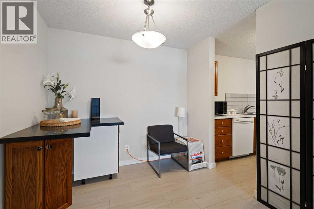 11027 24 Street Sw, Calgary, Alberta  T2W 5K3 - Photo 10 - A2288509