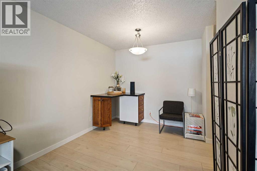 11027 24 Street Sw, Calgary, Alberta  T2W 5K3 - Photo 8 - A2288509