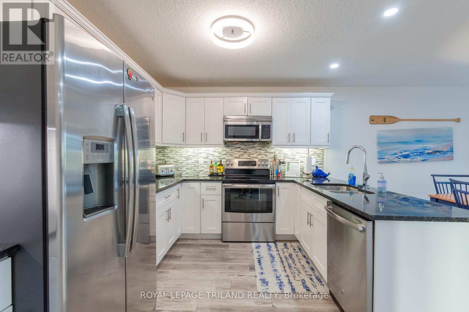 22 Wondergrove Court, Lambton Shores, Ontario  N0M 1T0 - Photo 16 - X12816622