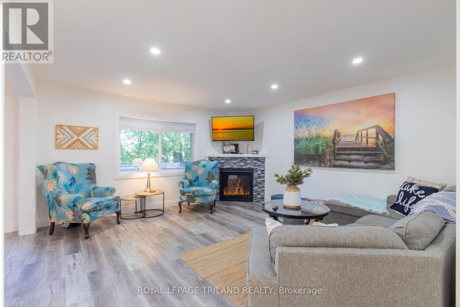 22 Wondergrove Court, Lambton Shores, Ontario  N0M 1T0 - Photo 3 - X12816622