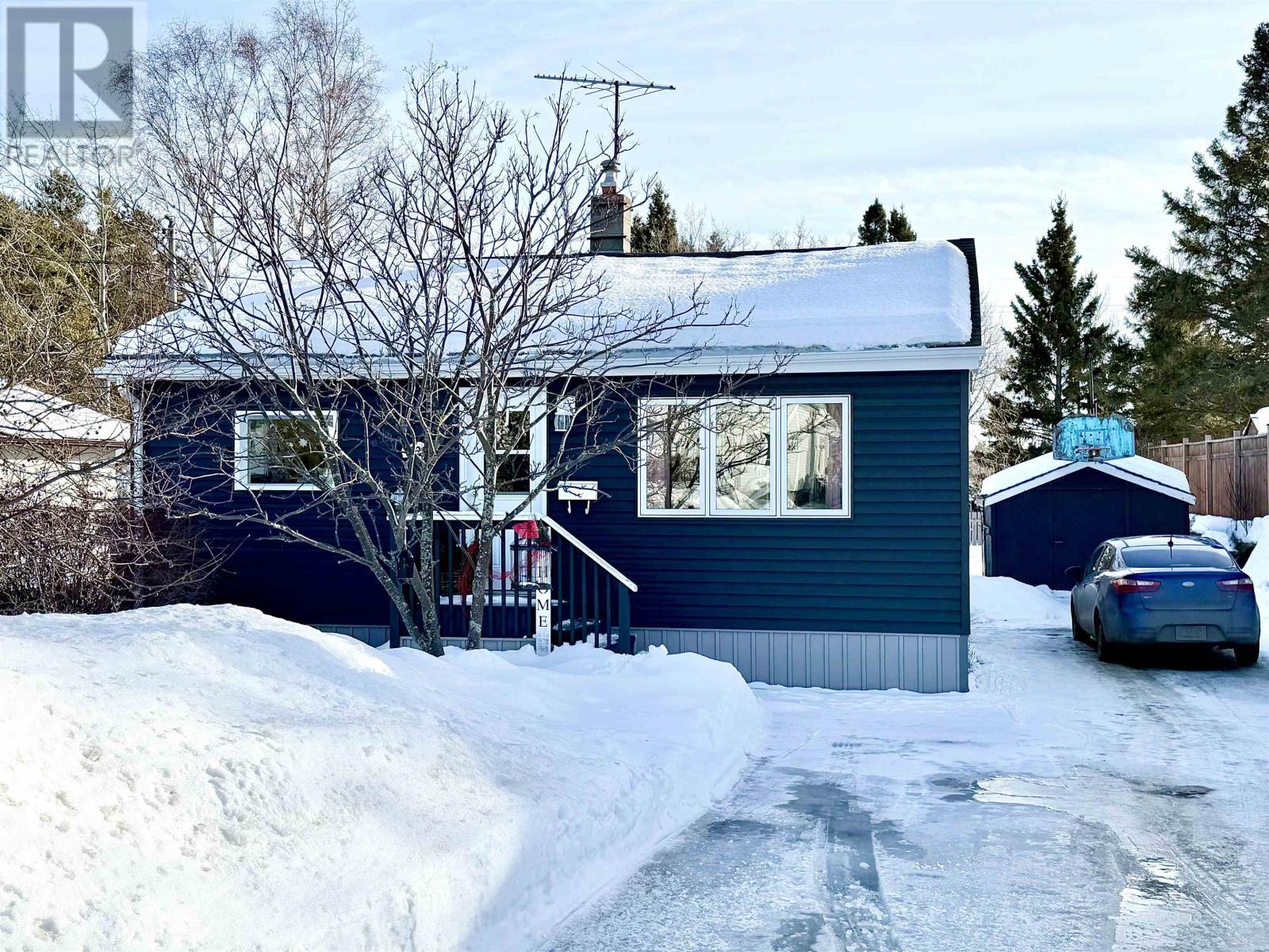 325 Rona ST, Thunder Bay, Ontario