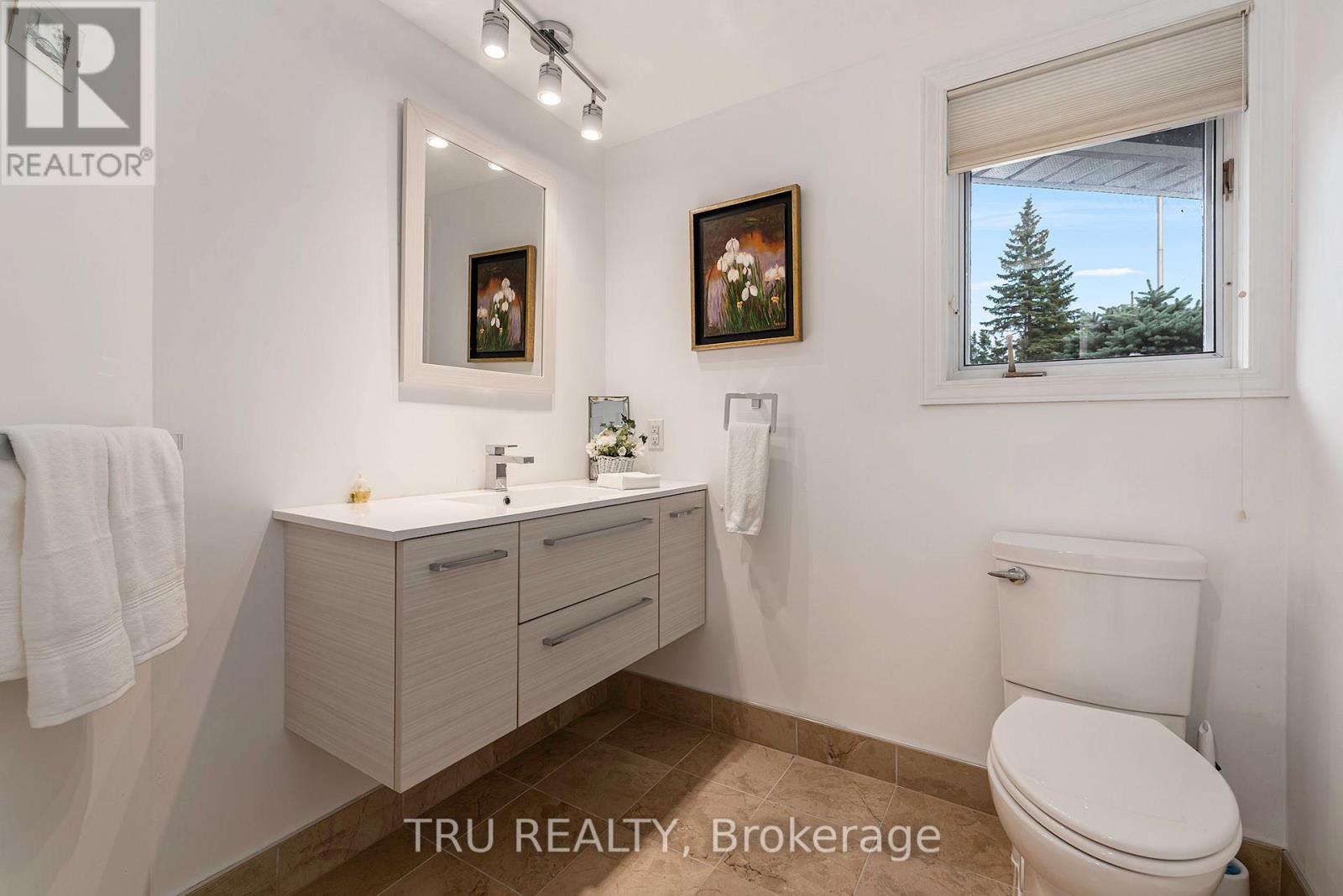 1915 Trans Canada Highway, Ottawa, Ontario  K4C 1H5 - Photo 22 - X12816624