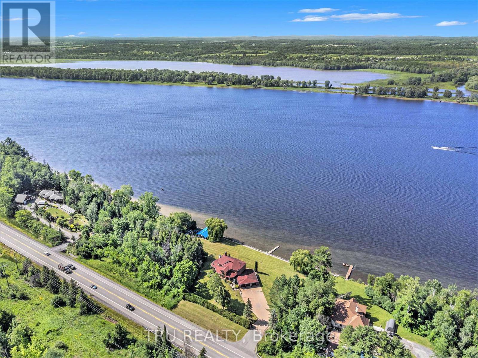 1915 Trans Canada Highway, Ottawa, Ontario  K4C 1H5 - Photo 3 - X12816624