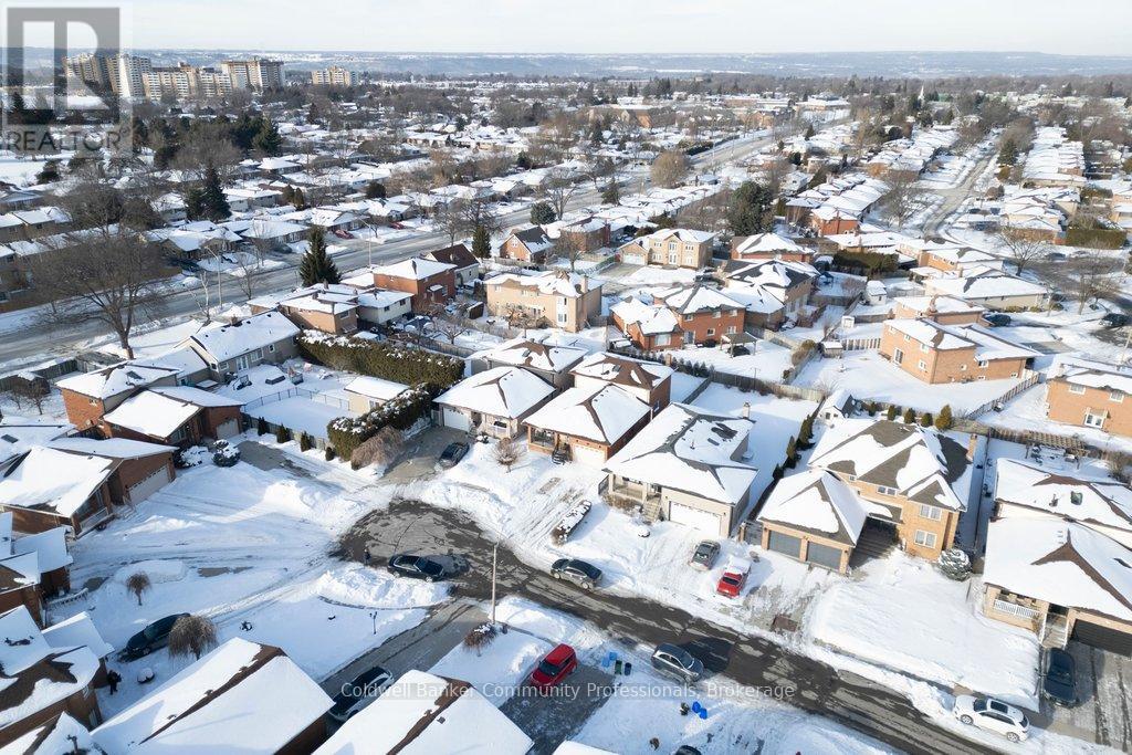 42 Lasila Court, Hamilton (Gilbert), Ontario  L9C 7B6 - Photo 31 - X12816590