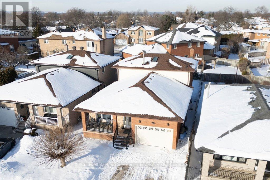 42 Lasila Court, Hamilton, Ontario  L9C 7B6 - Photo 4 - X12816590