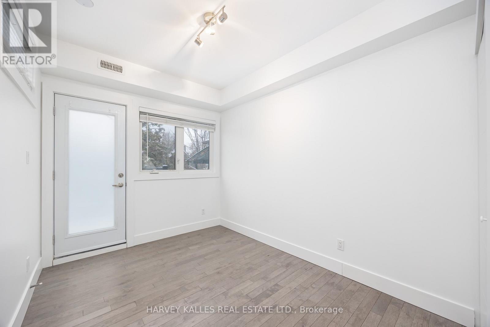 2 - 160 Lansdowne Avenue, Toronto, Ontario  M6K 2V9 - Photo 12 - W12667990