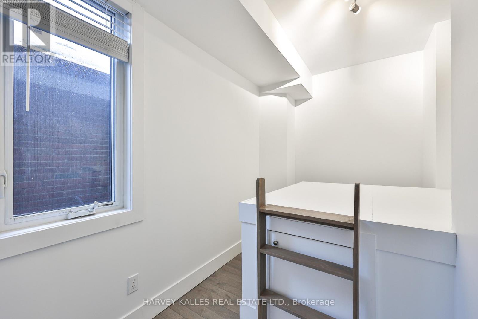 2 - 160 Lansdowne Avenue, Toronto, Ontario  M6K 2V9 - Photo 17 - W12667990