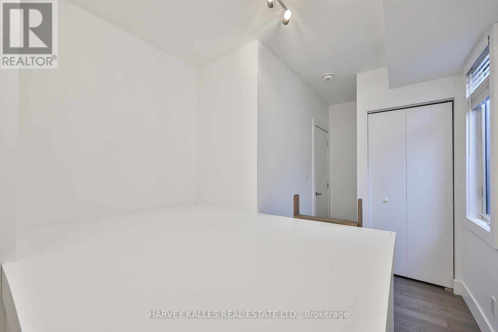 2 - 160 Lansdowne Avenue, Toronto, Ontario  M6K 2V9 - Photo 19 - W12667990