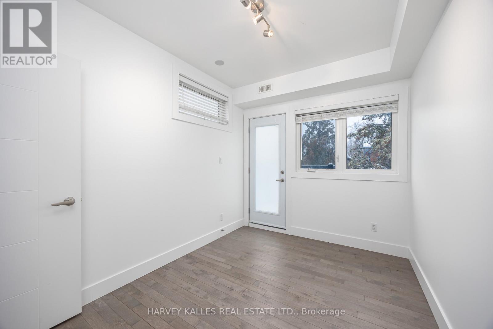 2 - 160 Lansdowne Avenue, Toronto, Ontario  M6K 2V9 - Photo 14 - W12667990
