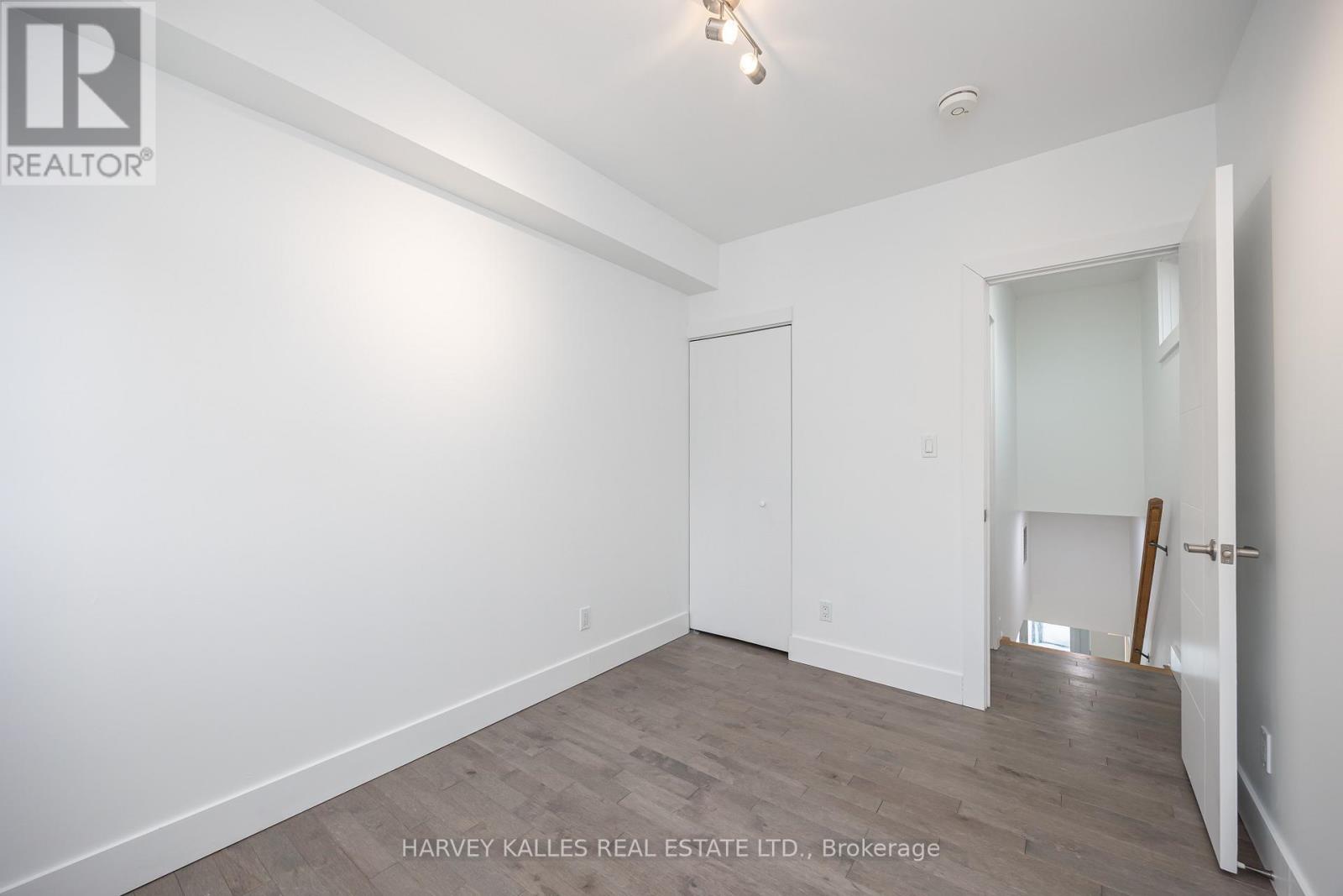 2 - 160 Lansdowne Avenue, Toronto, Ontario  M6K 2V9 - Photo 15 - W12667990