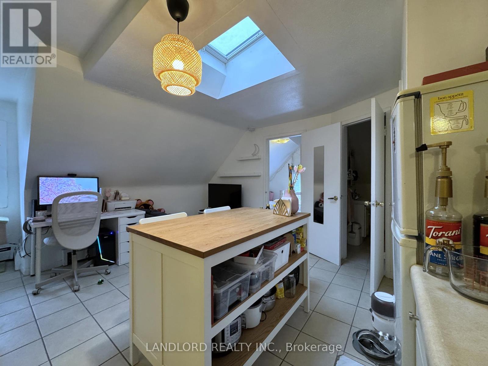 401 - 198 Dunn Avenue, Toronto, Ontario  M6K 2R9 - Photo 3 - W12708076