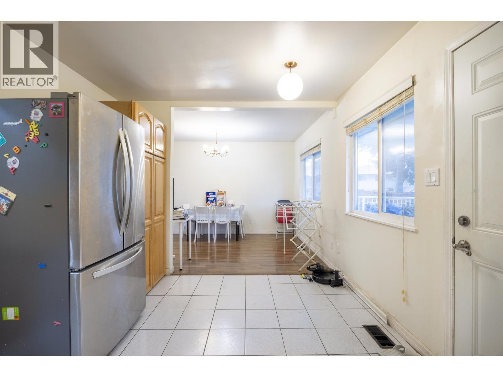 Listing Picture 11 of 32 : 675 DUNCAN AVENUE, Burnaby / 本拿比 - 魯藝地產 Yvonne Lu Group - MLS Medallion Club Member