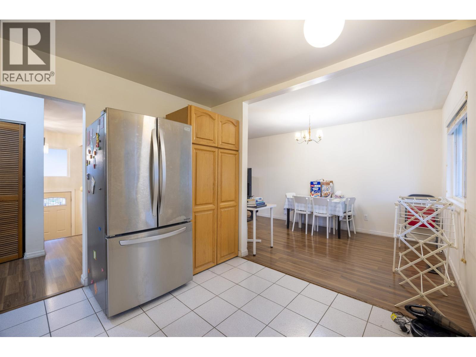 Listing Picture 12 of 32 : 675 DUNCAN AVENUE, Burnaby / 本拿比 - 魯藝地產 Yvonne Lu Group - MLS Medallion Club Member