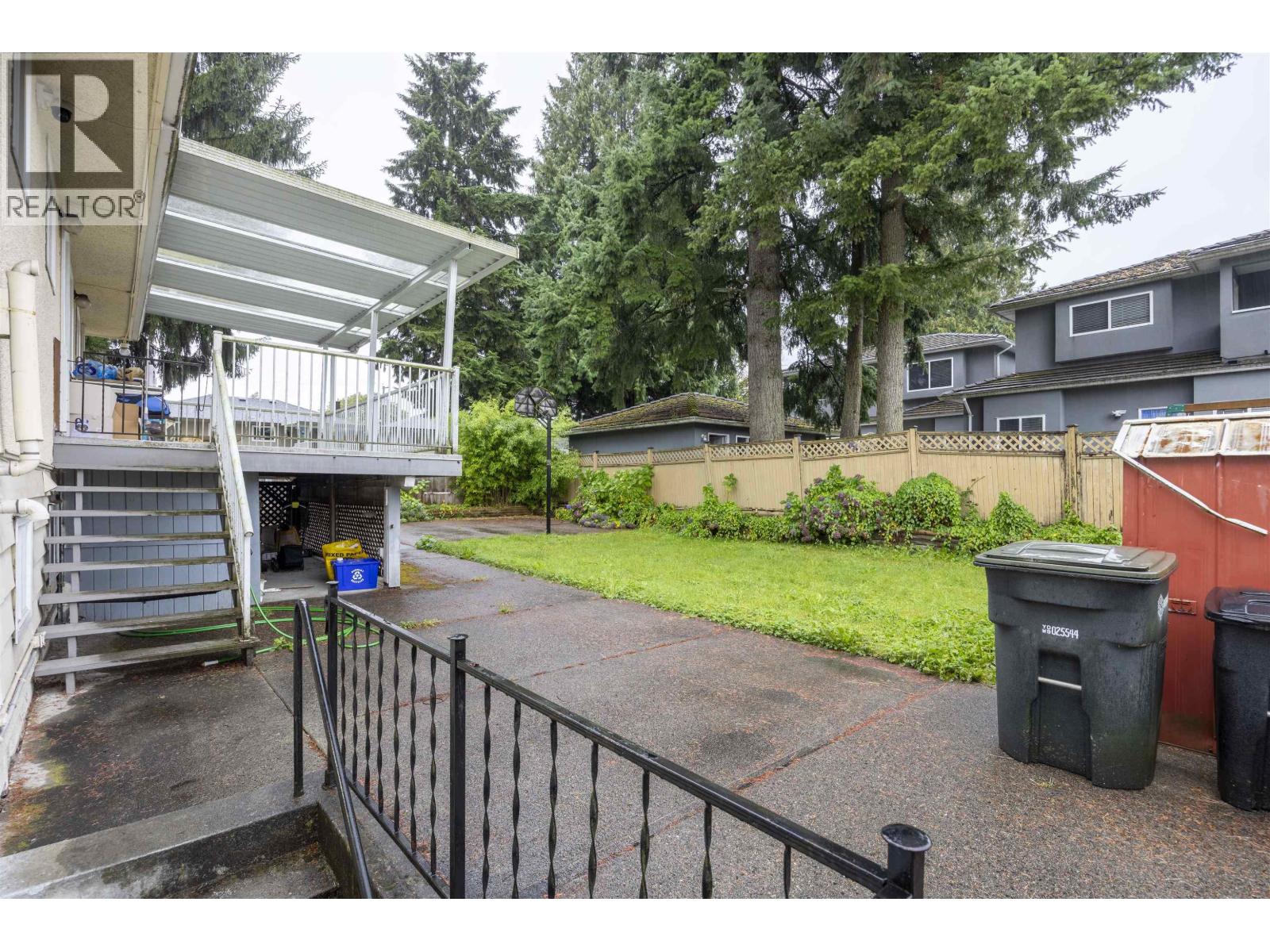 Listing Picture 18 of 32 : 675 DUNCAN AVENUE, Burnaby / 本拿比 - 魯藝地產 Yvonne Lu Group - MLS Medallion Club Member