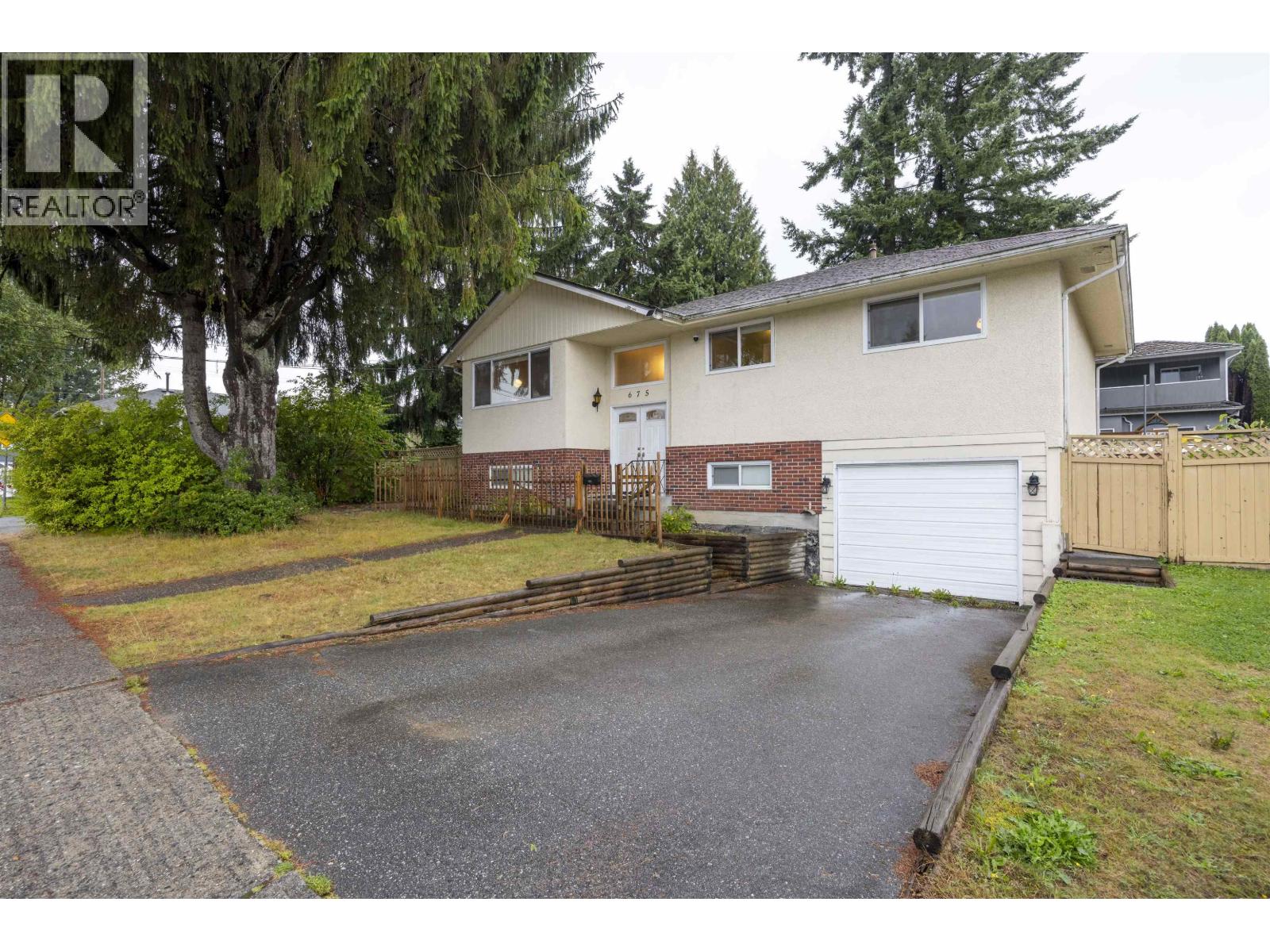Listing Picture 25 of 32 : 675 DUNCAN AVENUE, Burnaby / 本拿比 - 魯藝地產 Yvonne Lu Group - MLS Medallion Club Member