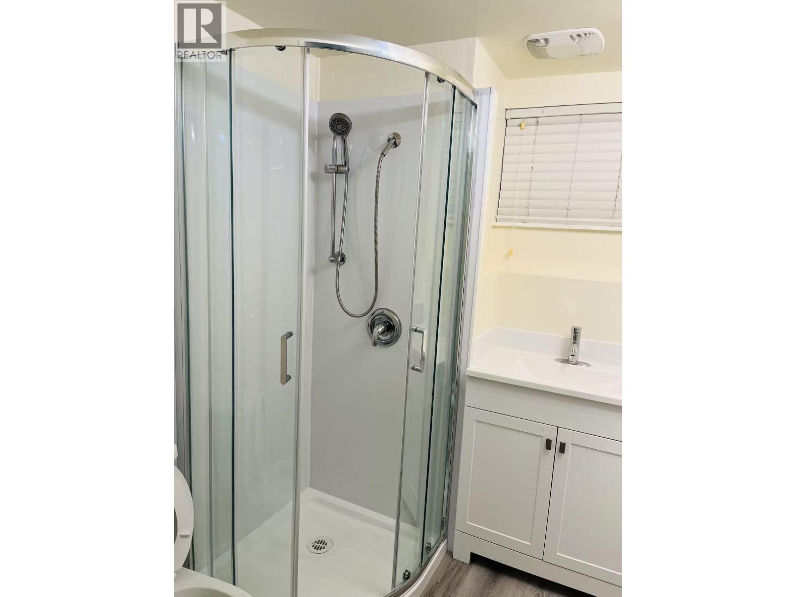 Listing Picture 29 of 32 : 675 DUNCAN AVENUE, Burnaby / 本拿比 - 魯藝地產 Yvonne Lu Group - MLS Medallion Club Member