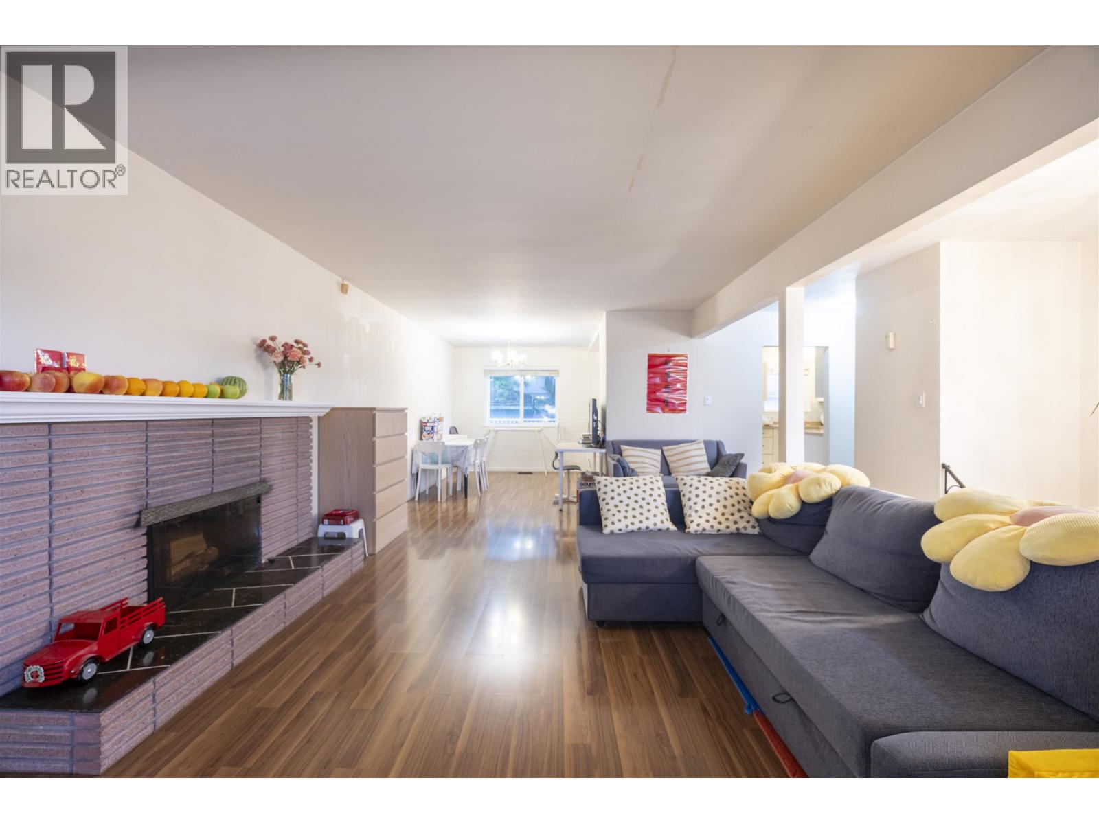 Listing Picture 5 of 32 : 675 DUNCAN AVENUE, Burnaby / 本拿比 - 魯藝地產 Yvonne Lu Group - MLS Medallion Club Member