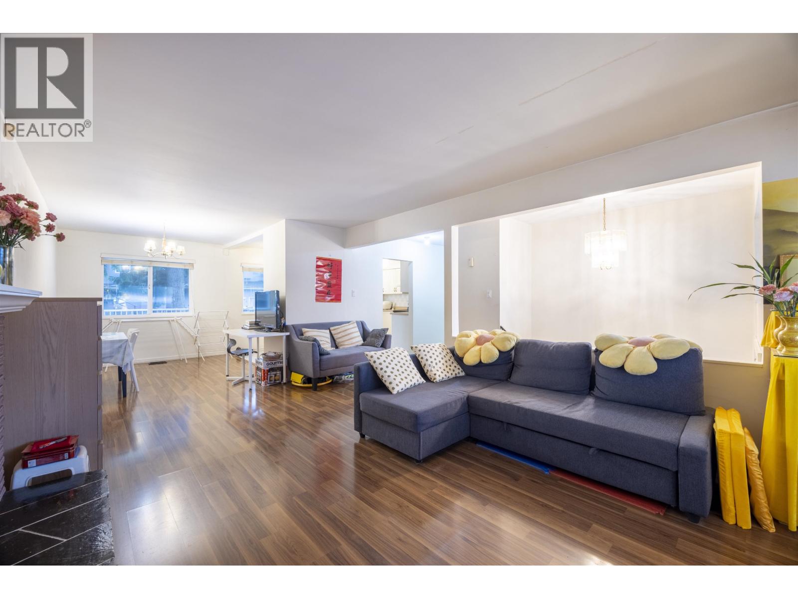 Listing Picture 6 of 32 : 675 DUNCAN AVENUE, Burnaby / 本拿比 - 魯藝地產 Yvonne Lu Group - MLS Medallion Club Member