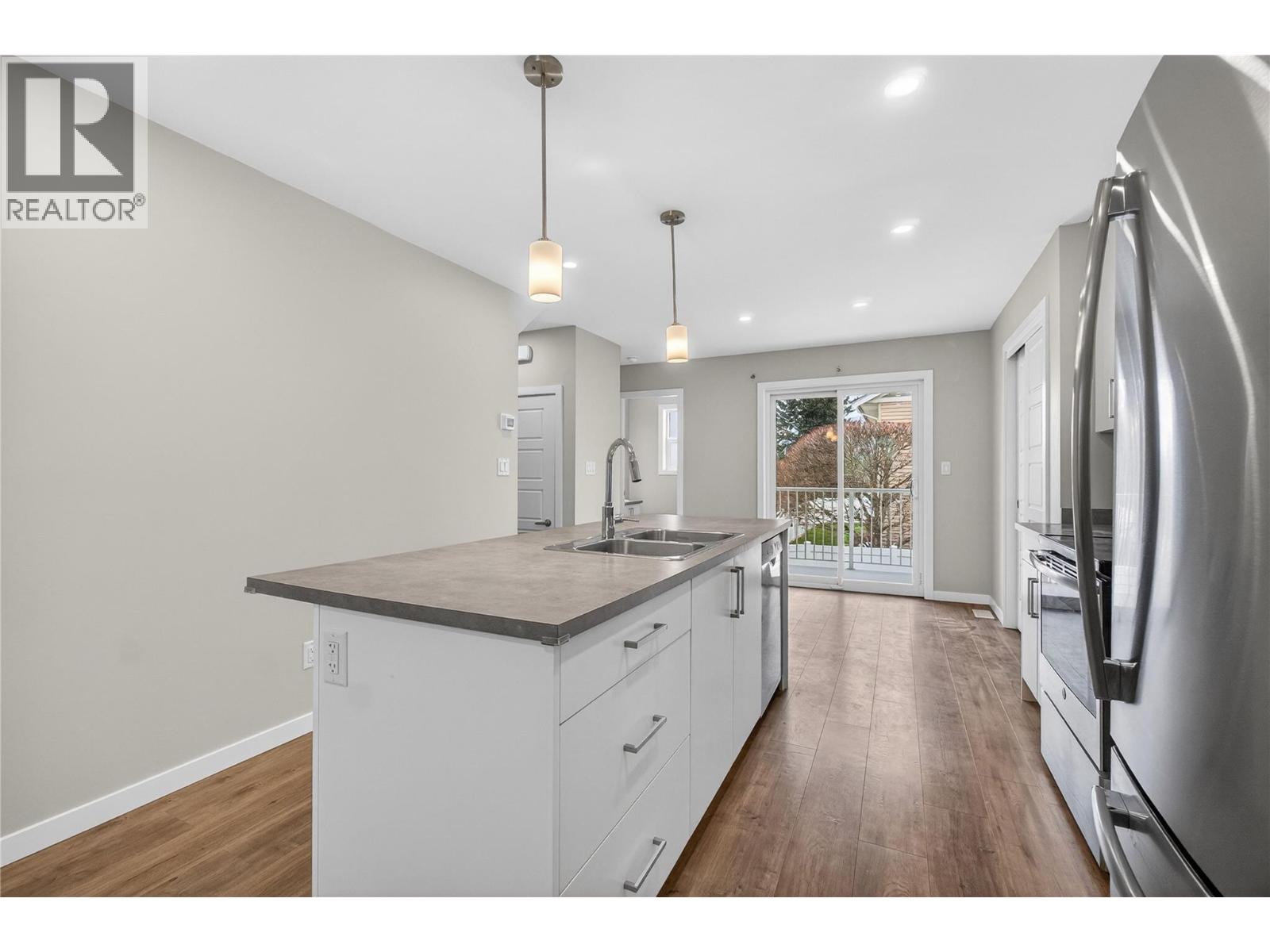 2081 11 Avenue Ne Unit# 4, Salmon Arm, British Columbia  V1E 0G1 - Photo 6 - 10376421