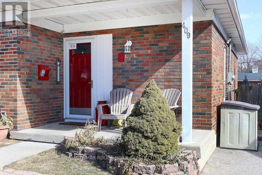 409 Peel Street, Whitby, Ontario  L1N 3Y5 - Photo 2 - E12816604
