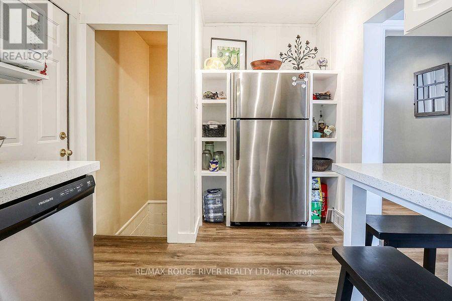 409 Peel Street, Whitby, Ontario  L1N 3Y5 - Photo 7 - E12816604