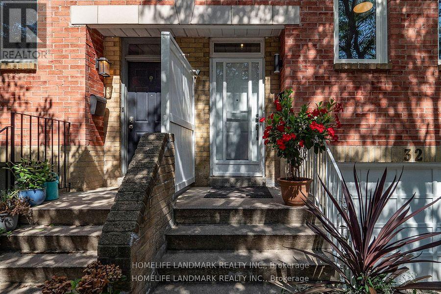 32 Coatsworth Crescent, Toronto, Ontario  M4C 5P5 - Photo 2 - E12816610