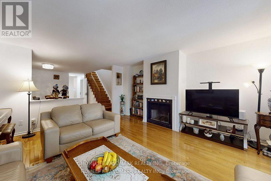 32 Coatsworth Crescent, Toronto, Ontario  M4C 5P5 - Photo 8 - E12816610